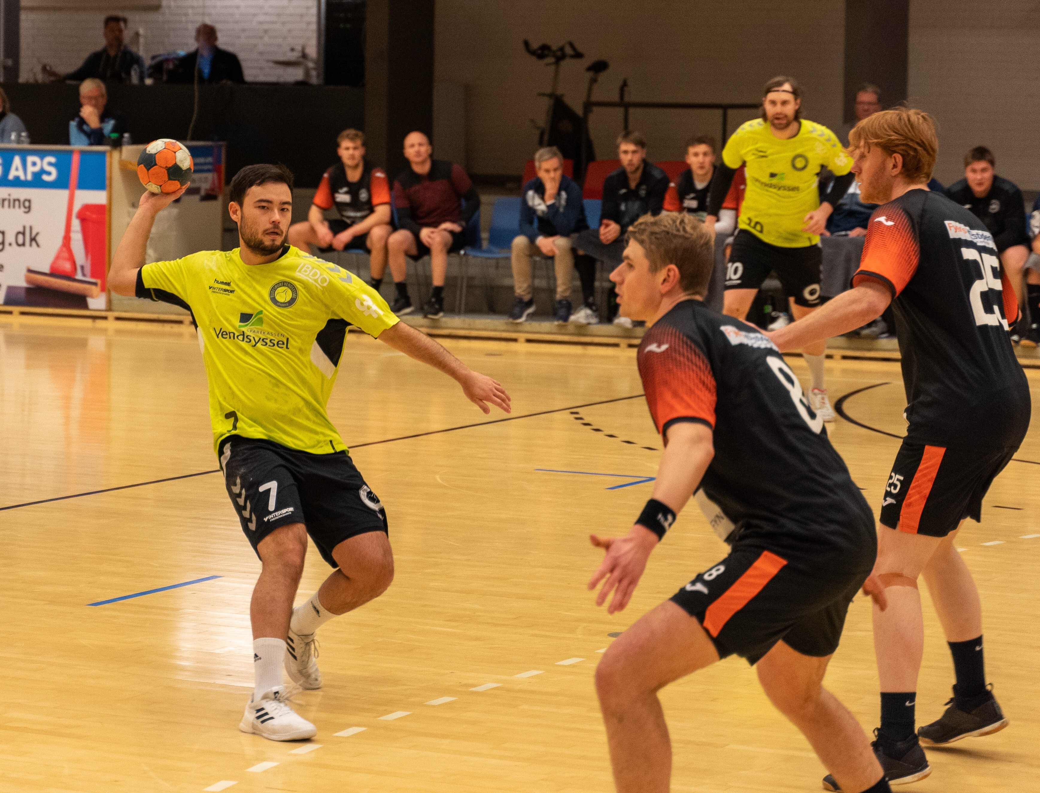 Nu kan der kigges opad i tabellen