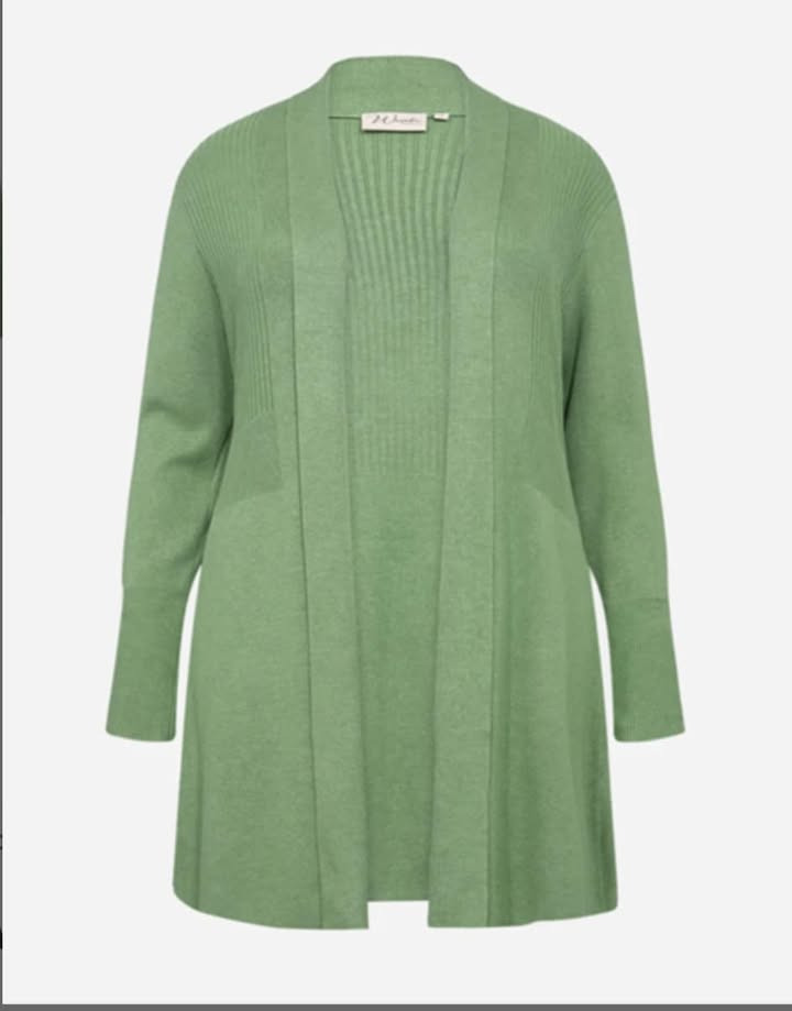 Klarissa & Nora: Flot strik cardigan til nedsat pris på 199,95 kr.