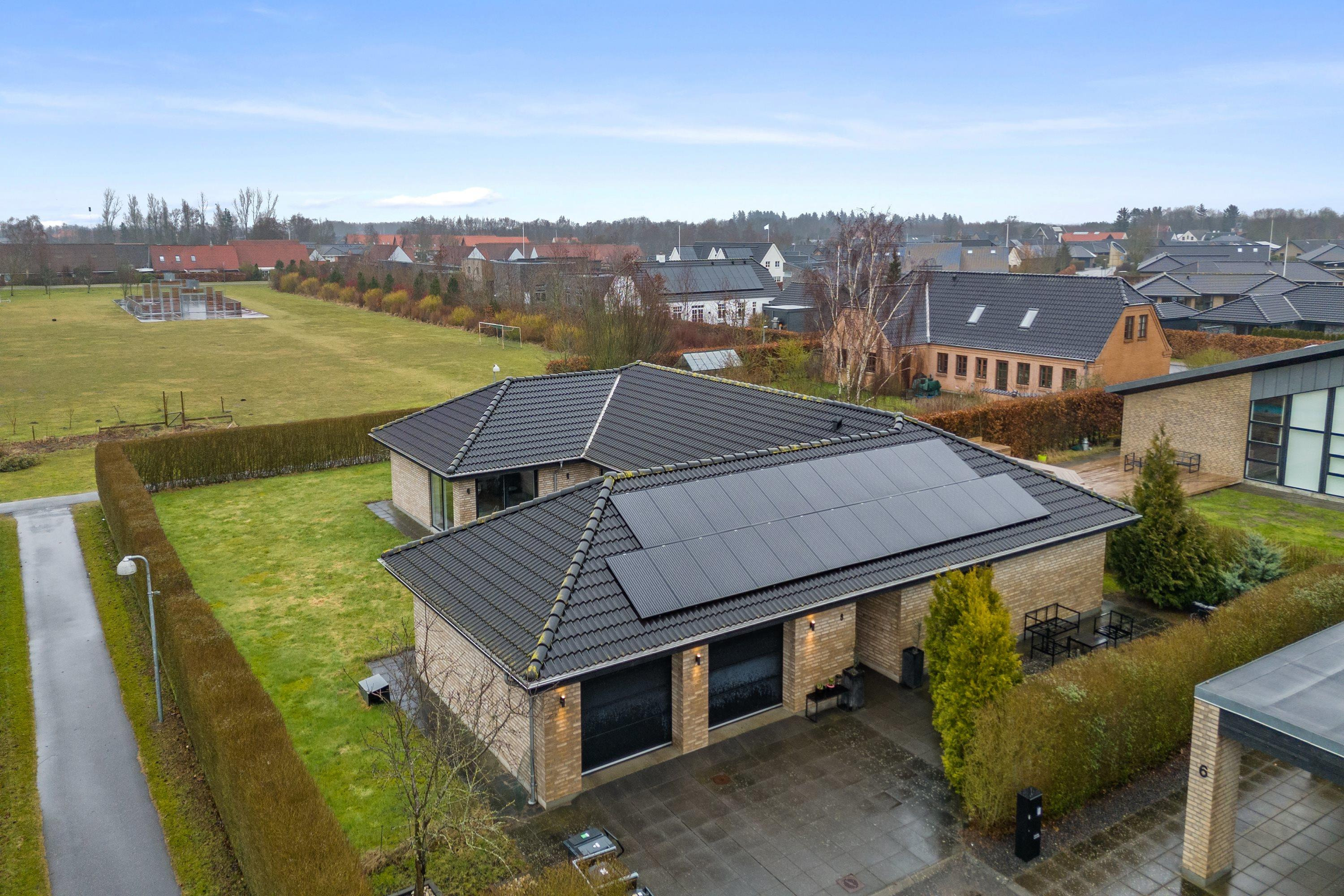 Indflytningsklar familievilla på 222 kvm i attraktivt villakvarter