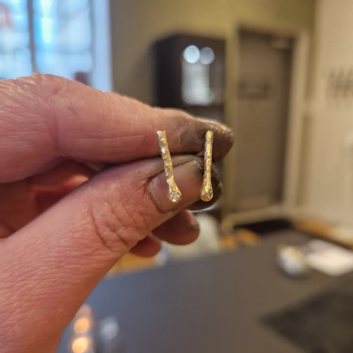Guldsmed Ø deler passion for guld ørestikker og personlig stil