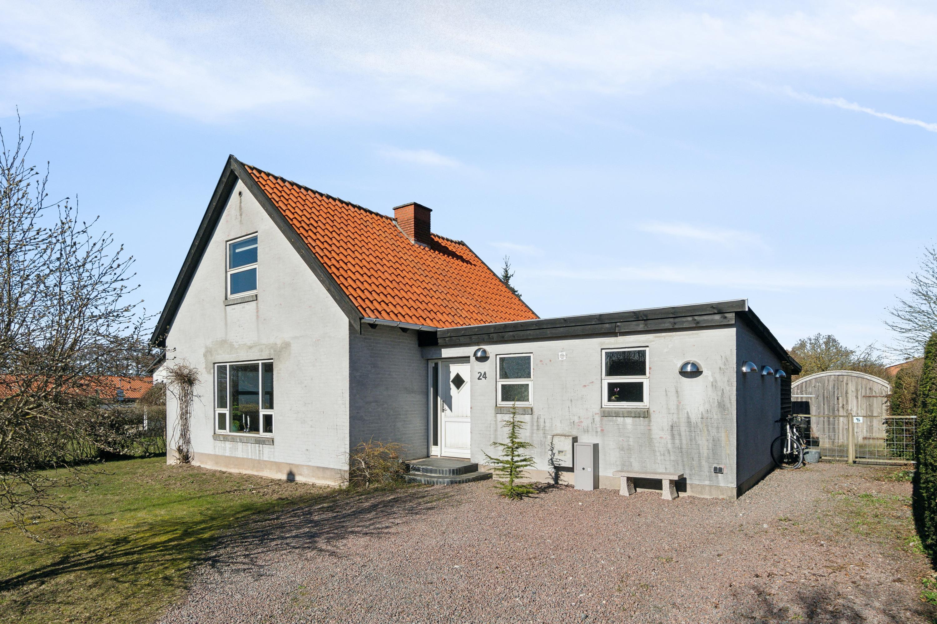 Til salg hos RealMæglerne Næstved by Bülow ApS: Hyggelig villa med lukket have i Næstved