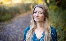 Oplev soprankometen Louise McClelland i Kongegaarden