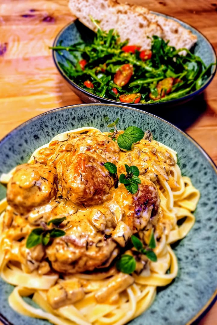 Njordkøkken tilbyder frisk pasta med kyllingekødboller og surdejsbrød til afhentning torsdag