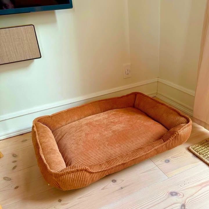 Min Købmand Øster Bjerregrav tilbyder hundekurv i fløjl til sidste køber