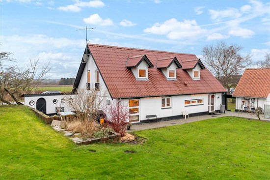 Randersvej 92 og 1 anden boliger er kommet til salg denne uge i Mørke - se boligerne her.