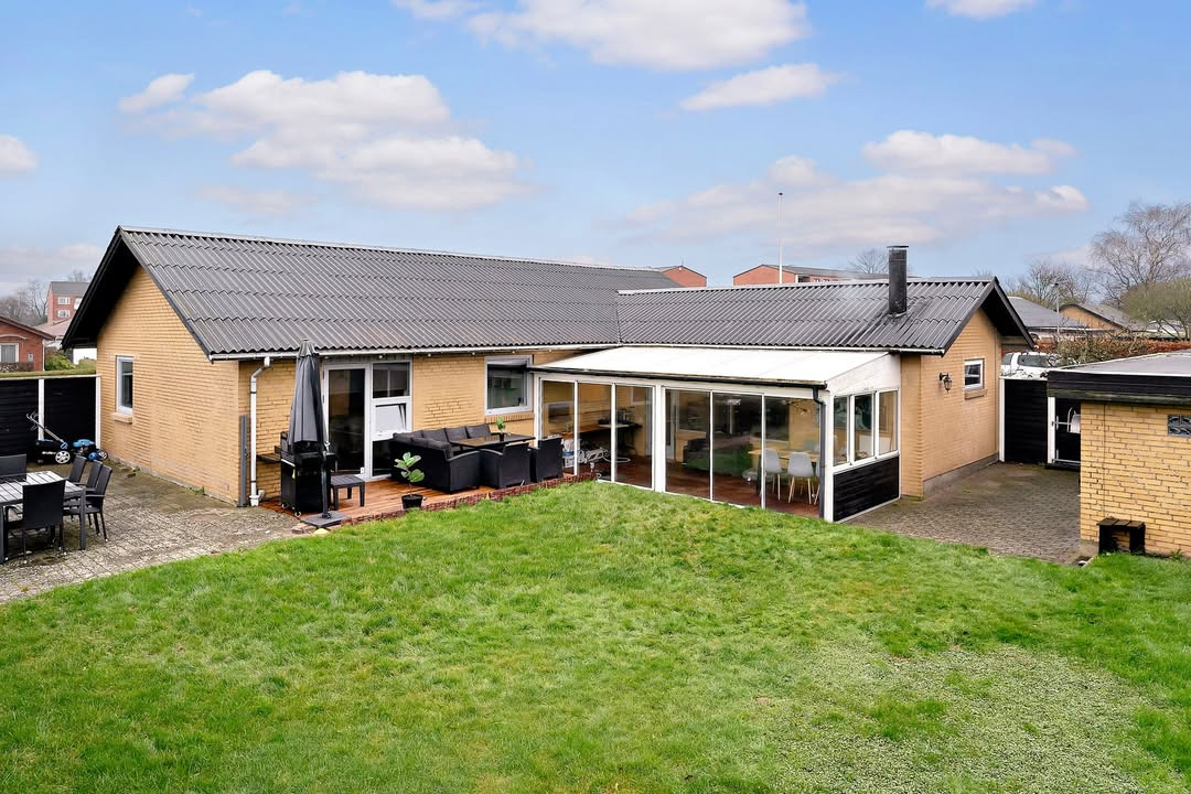 EDC Hedensted præsenterer attraktivt beliggende 1-plans villa på Aakjærsvej 2