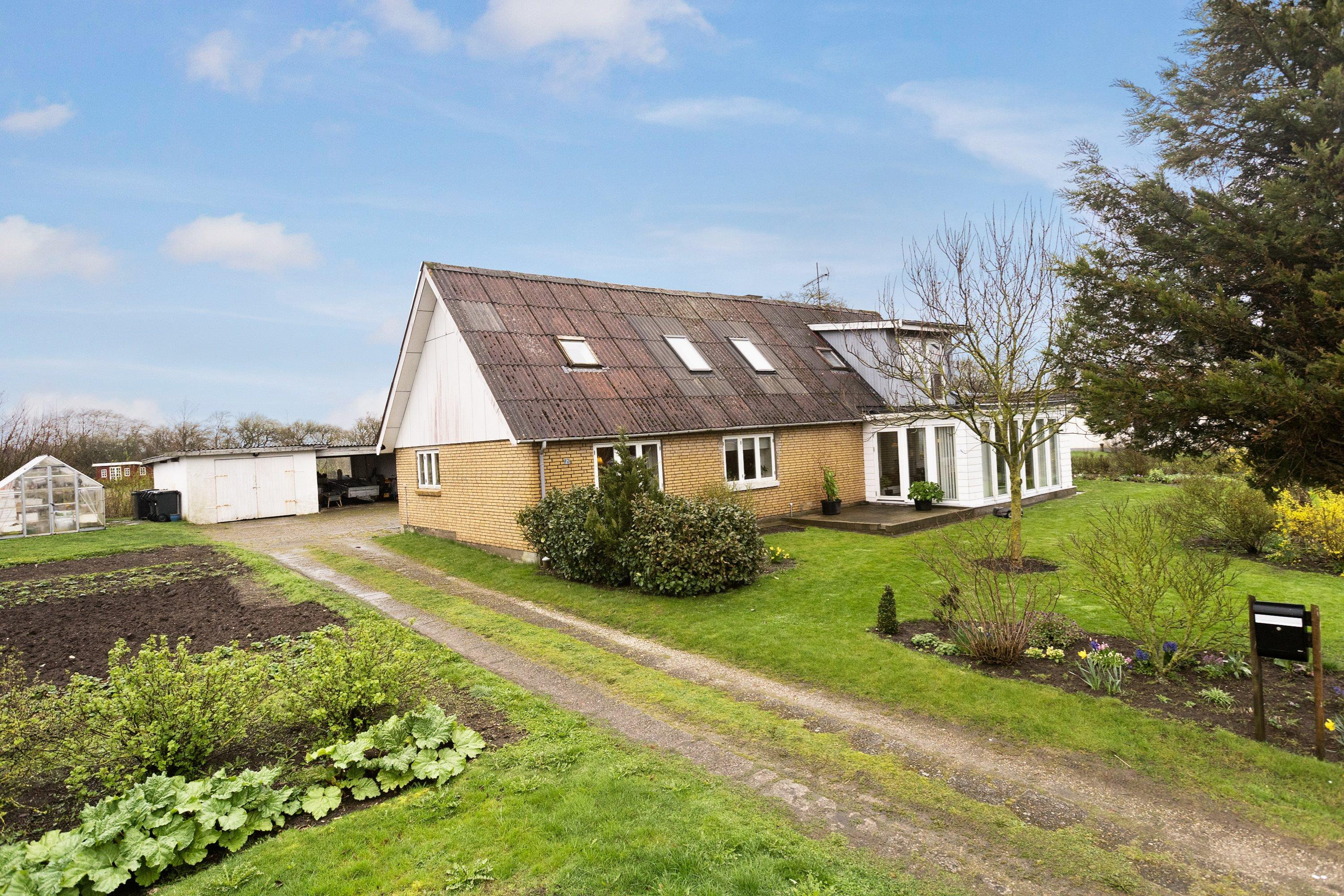 Til salg hos WESTERGAARD BOLIG: Virkelig fin og rummelig villa i Hallund