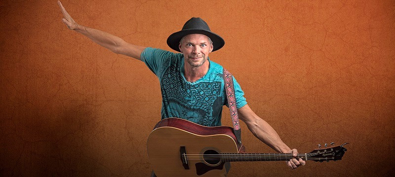 Oplev Martin Dales troubadour-show i Grenaa