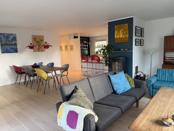 Moderniseret villa i Rågeleje med stor kælder og smukke udearealer til salg hos &Living Aalborg