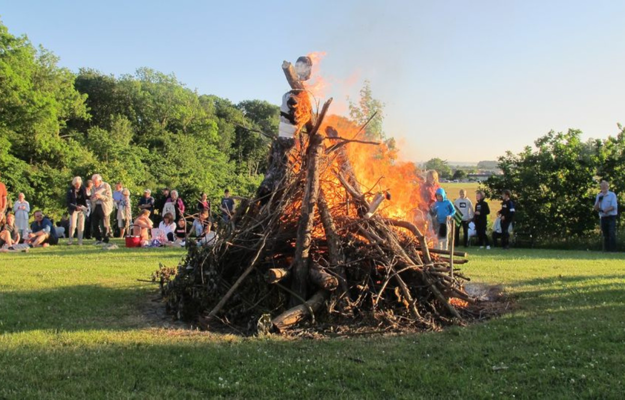 Tag med til Sankt Hans-fest ved Lystrup Kirke