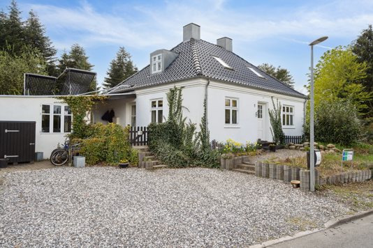 Til salg hos Nybolig Hedensted: Charmerende og idyllisk villa i Urlev.