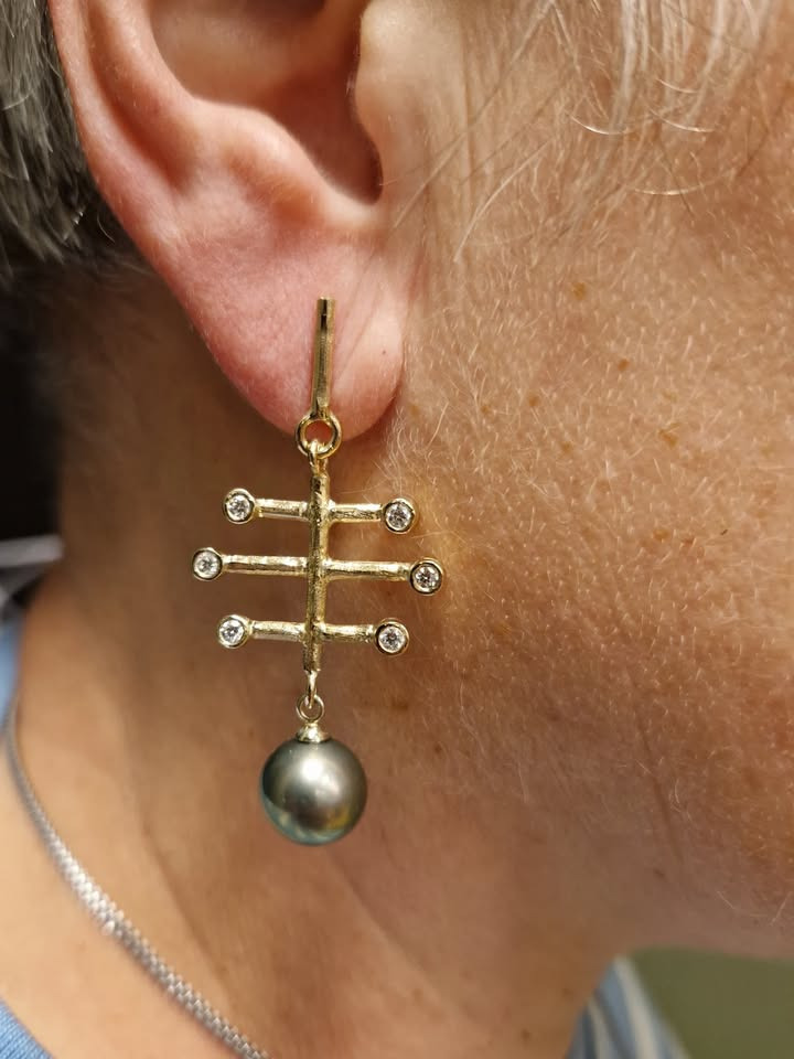 Guldsmed Ø præsenterer eksklusivt øresmykke med diamanter og tahiti perler