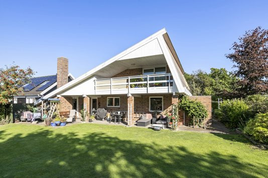 Spændende, arkitekttegnet 1970èr villa med uspoleret klassiske originalt udtryk.