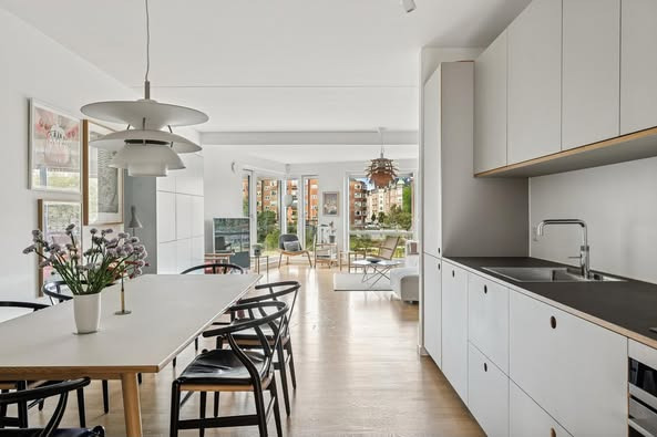 Renoveret lejlighed med 3 soveværelser og egen parkering til salg hos &LIVING Aalborg