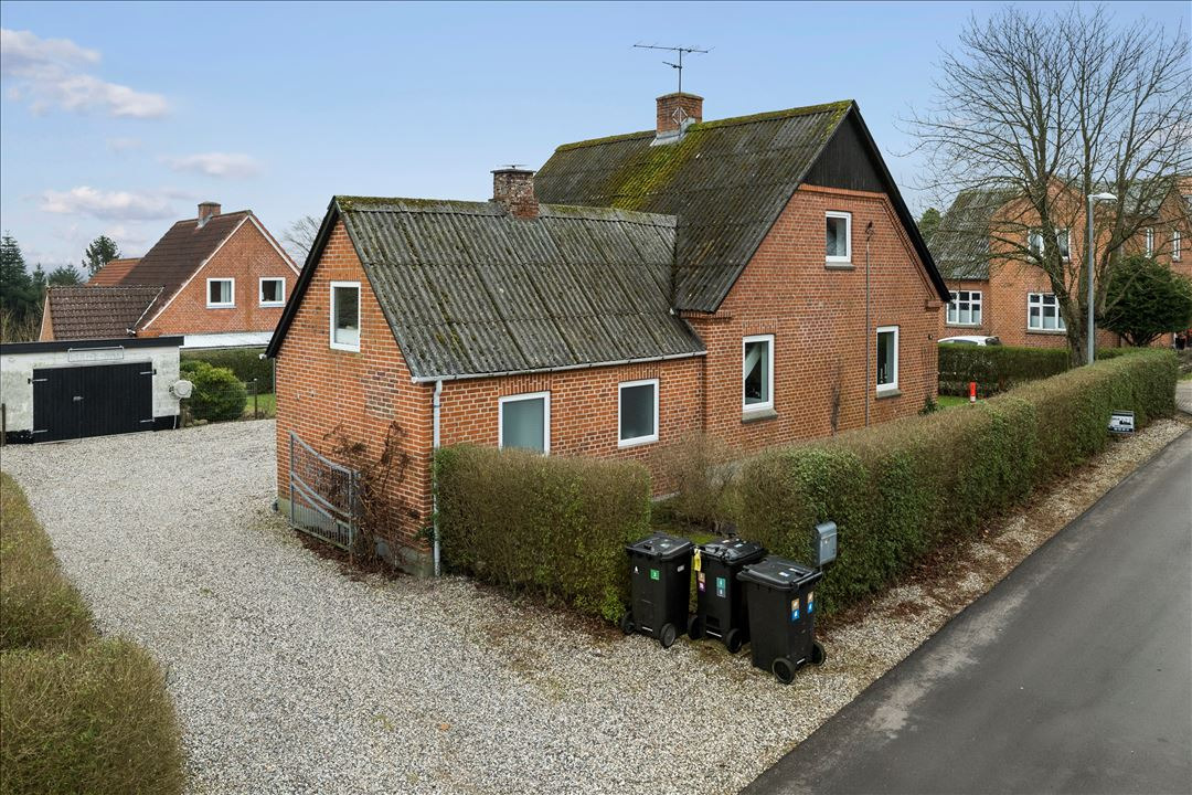 Til salg hos EDC Søren Jensen: Rødstensvilla i Klejtrup