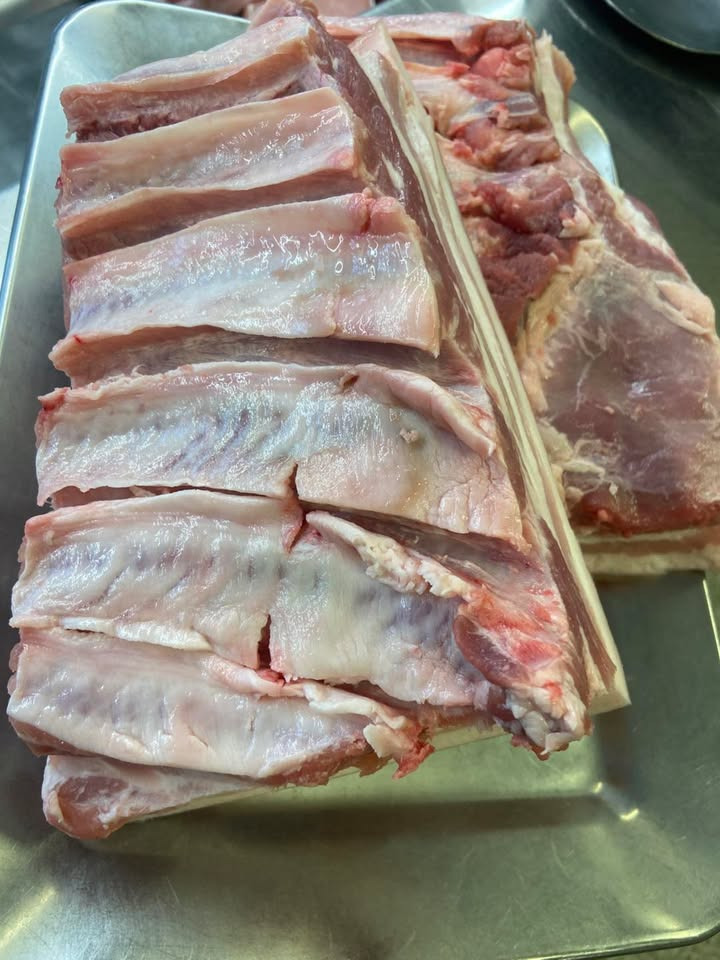 Elling Slagterforretning fejrer valgdag med tilbud på dansk gris