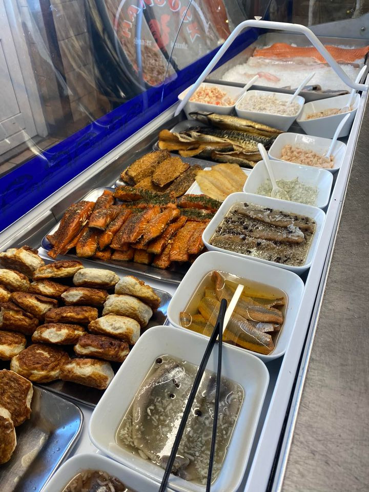 Havnens fisk og grill lokker med gode tilbud på røget fisk og friske salater