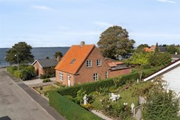 Hellasvej 8 og 1 anden boliger er kommet til salg denne uge i Stege - se boligerne her.