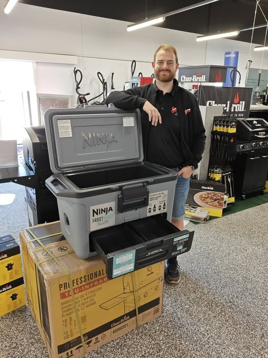 Skousen Hobro udlodder en Ninja FrostVault køleboks på 47 liter