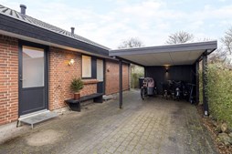 Kirkebakken 3 er til salg for kun 2.250.000 kr.: Se de billigste boliger til salg i Beder her