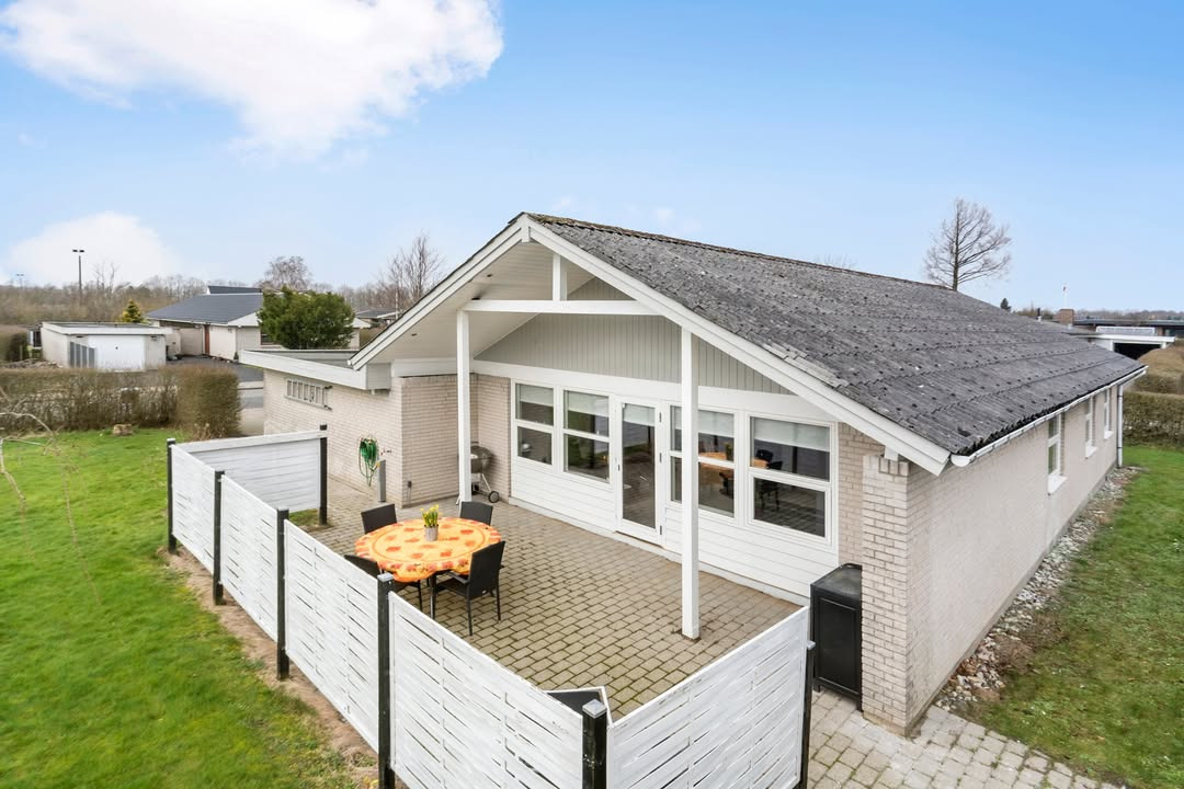 EDC Hedensted byder velkommen til Vesterled 1 i Ølsted - ideelt begynderhus i roligt område