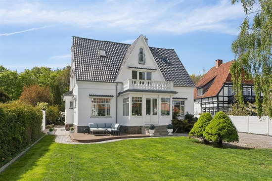 Skodsborg Strandvej 227 er til salg for kun 2.465.000 kr.: Se de billigste boliger til salg i Skodsborg her