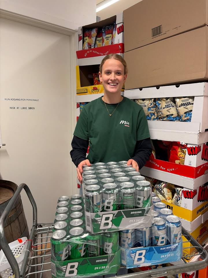 MIN KØBMAND I ASP sælger kasser med Booster til 240 kr. plus pant
