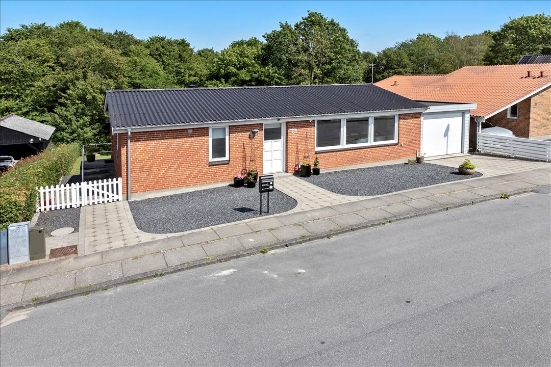 Velholdt villa med skøn have og attraktiv beliggenhed i sydbyen