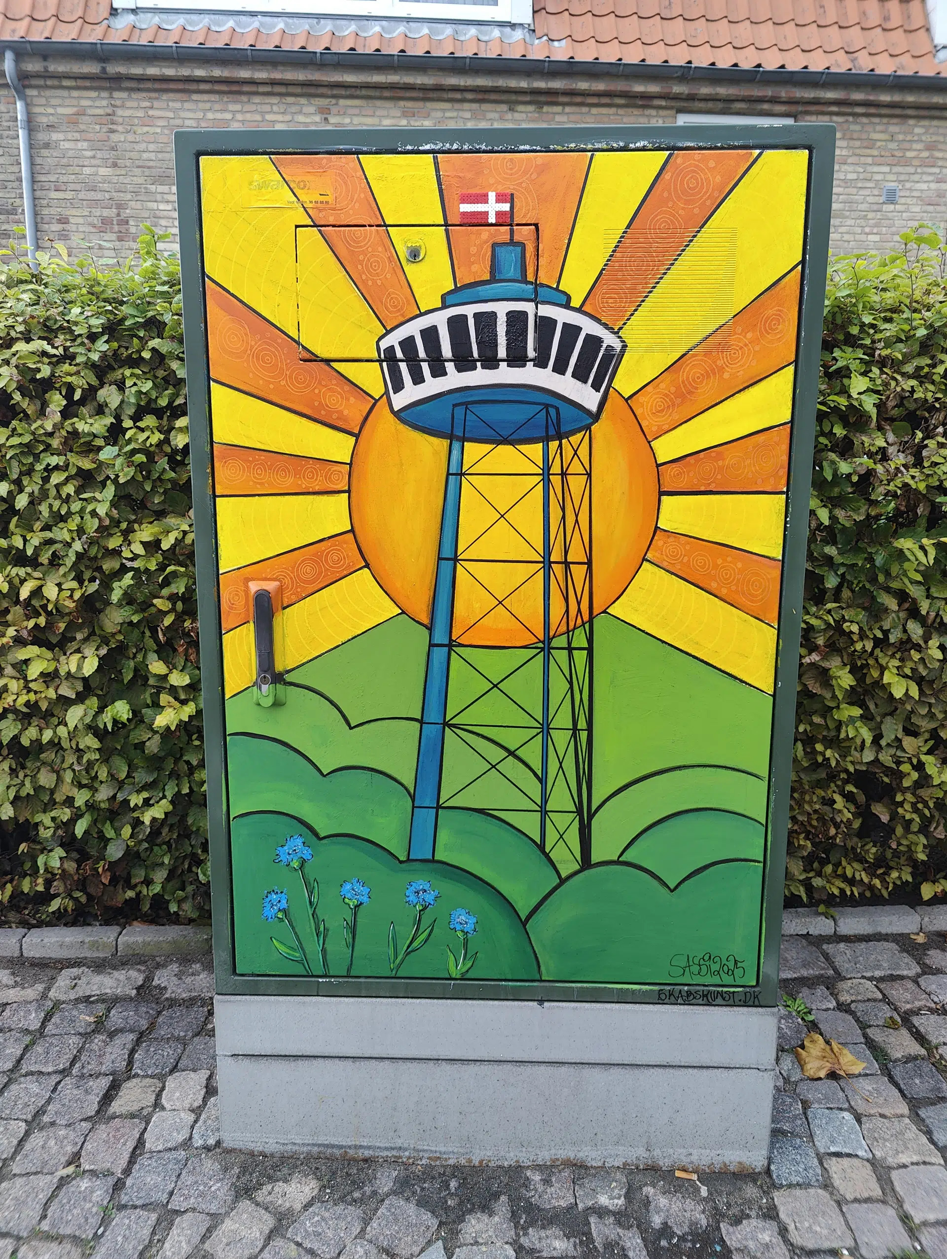 Kunstværker på el-skabe spreder glæde og farver i Aalborgs bybillede