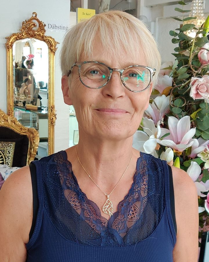 Smykkedesigner Helga Winther forvandler arvestykker til unikt smykke for Berit