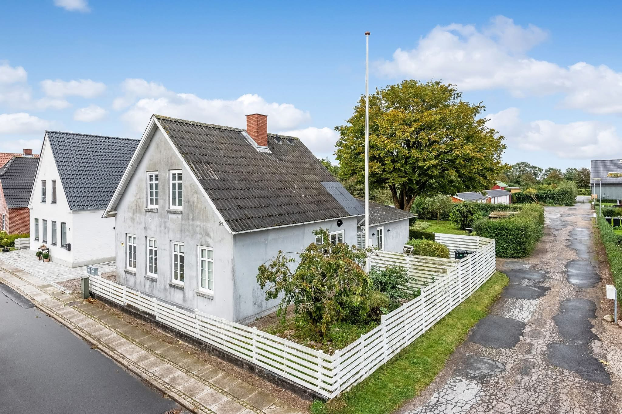 Ejenholm Bolig & Erhverv præsenterer centralt beliggende villa på Højgade 9 i Rødekro