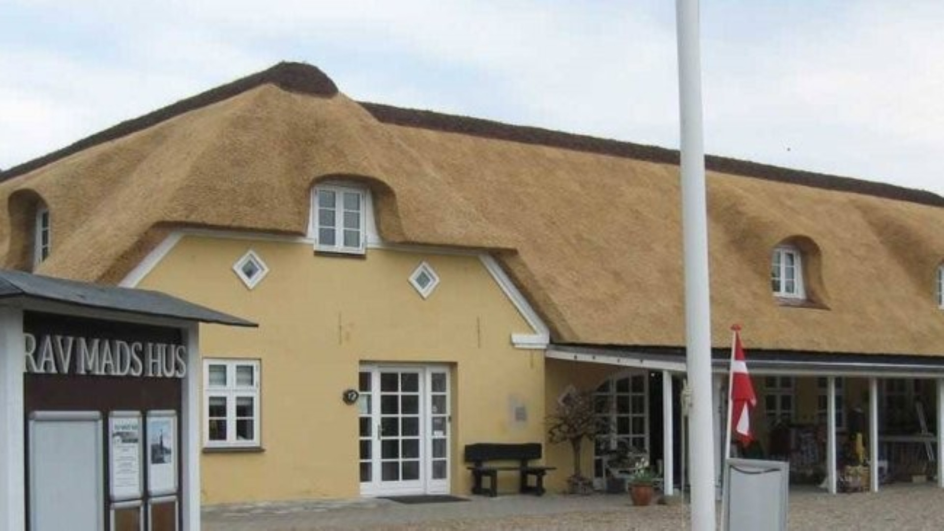 Udforsk krystallernes verden og forny dine ravsmykker i Henne