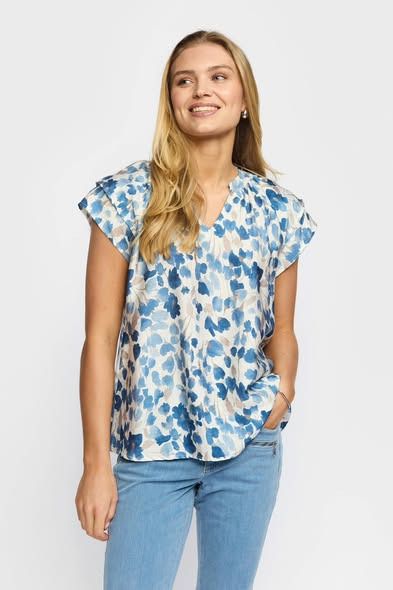 Skott Aalborg præsenterer ny bluse fra 2-Biz med moderne detaljer