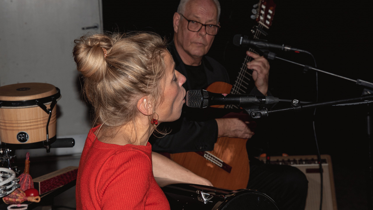 Musikalsk nytårsfejring i Randers: Oplev The Blackbirds og Fifi Dong