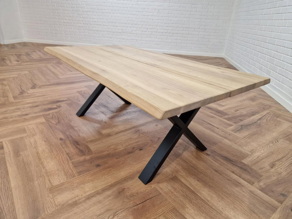 Hovelind Møbler tilbyder nu 25% rabat på eksklusivt planke-sofabord i egetræ