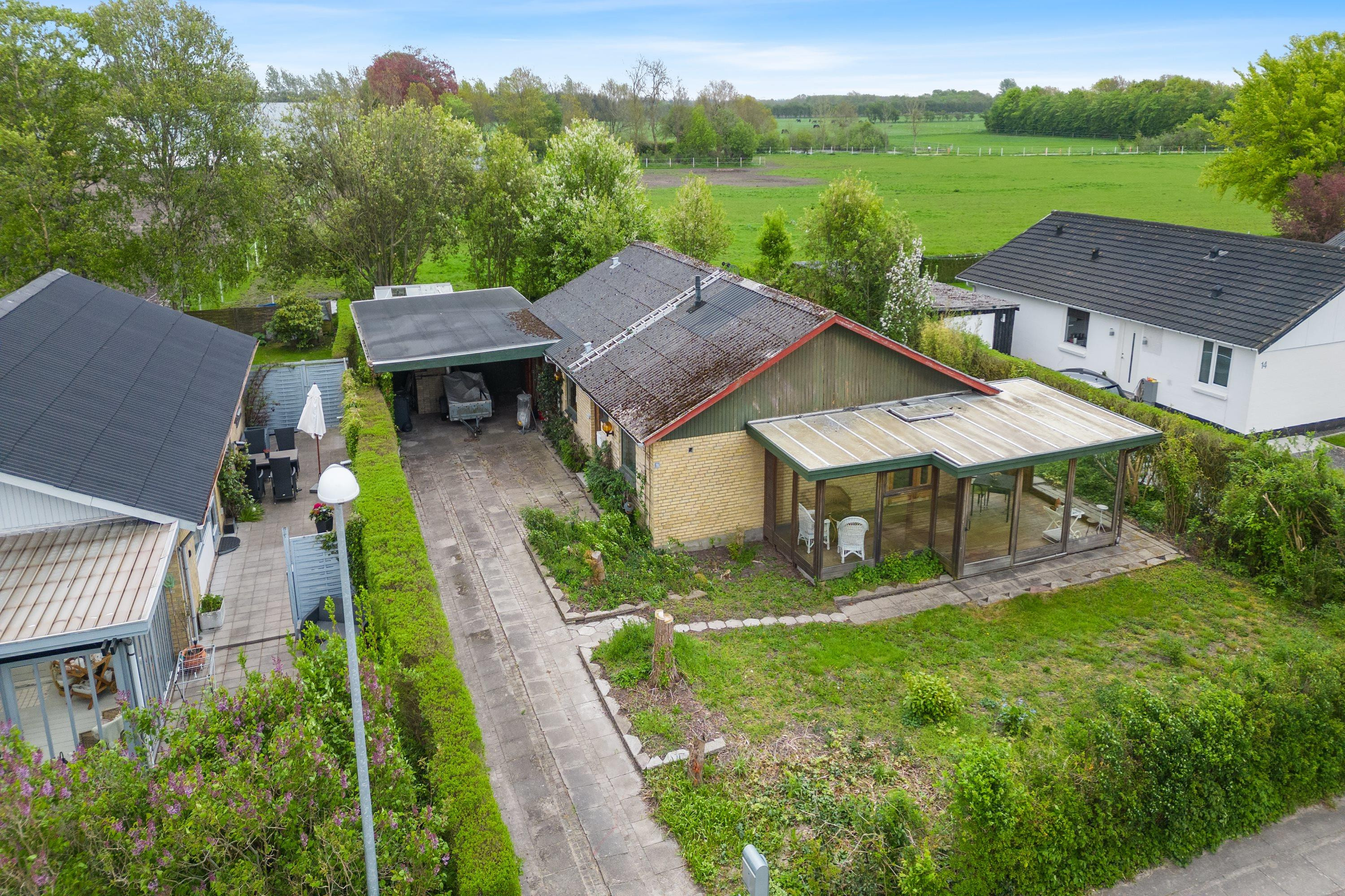 Solid etplansvilla med markudsigt i Biersted – godt renoveringsprojekt