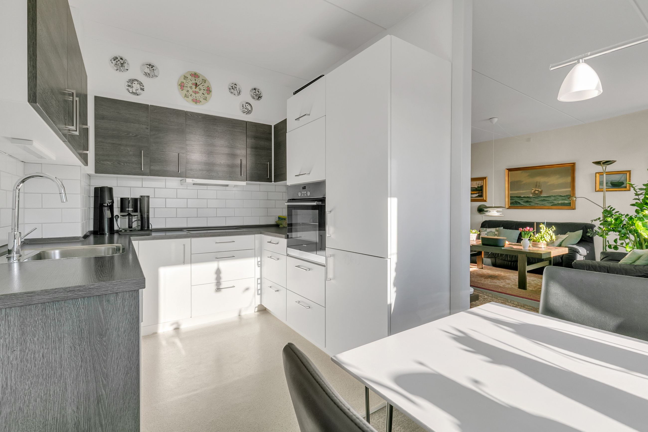 Velholdt Andelsbolig på 82 m2 på 2 sal, med solrig altan samt god udsigt.