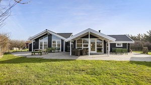 Til salg hos Nybolig Hjørring: Flot renoveret fritidshus med yderst indbydende indretning