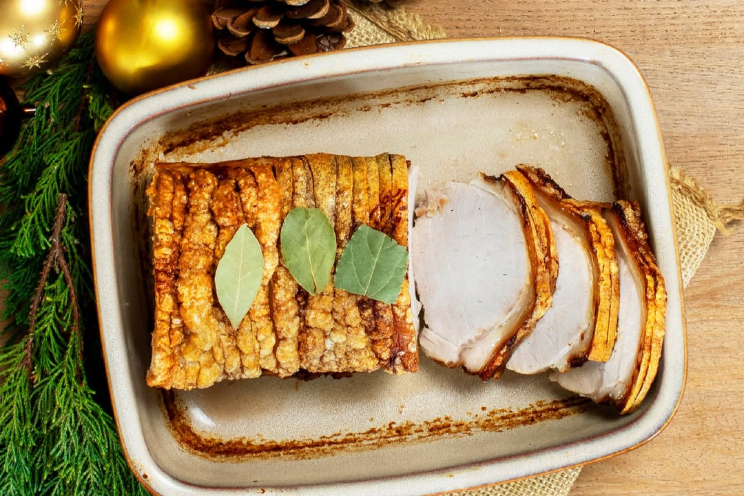 Frederiksberg Kødforsyning v/Christian Rytter Sørensen tilbyder flæskesteg med tilbehør til dagens ret fredag