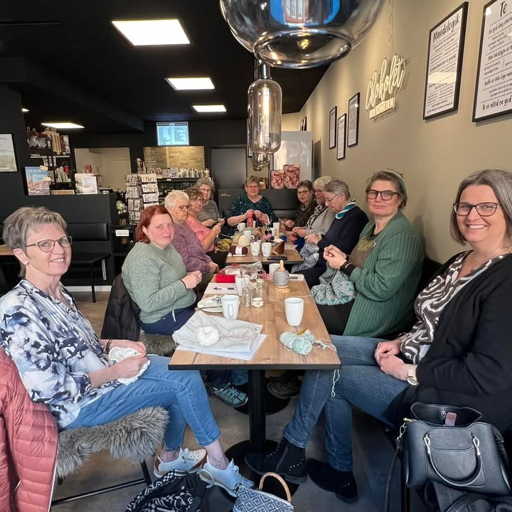 CHOKOLET BON BONNIEREN inviterer til strik og snak i marts 2025