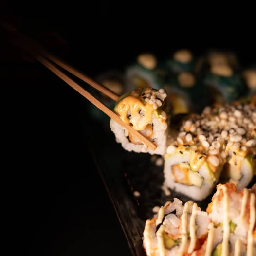 Nagomi Sushi opfordrer til at bestille takeaway på nagomi.dk