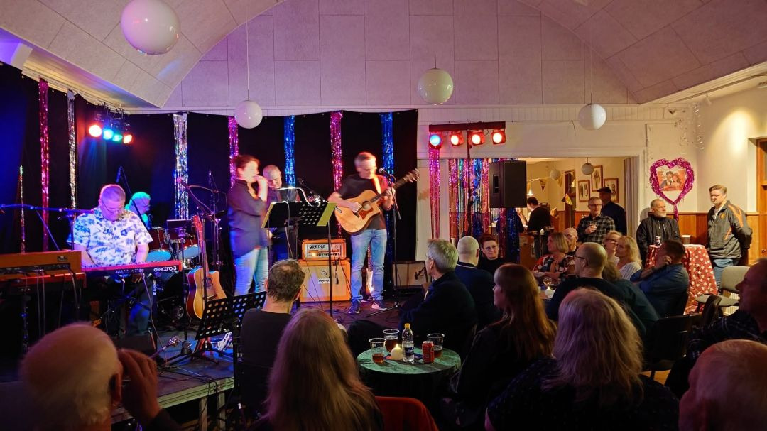 Jam-aften i Skjørring forsamlingshus: Musikalsk dating for alle