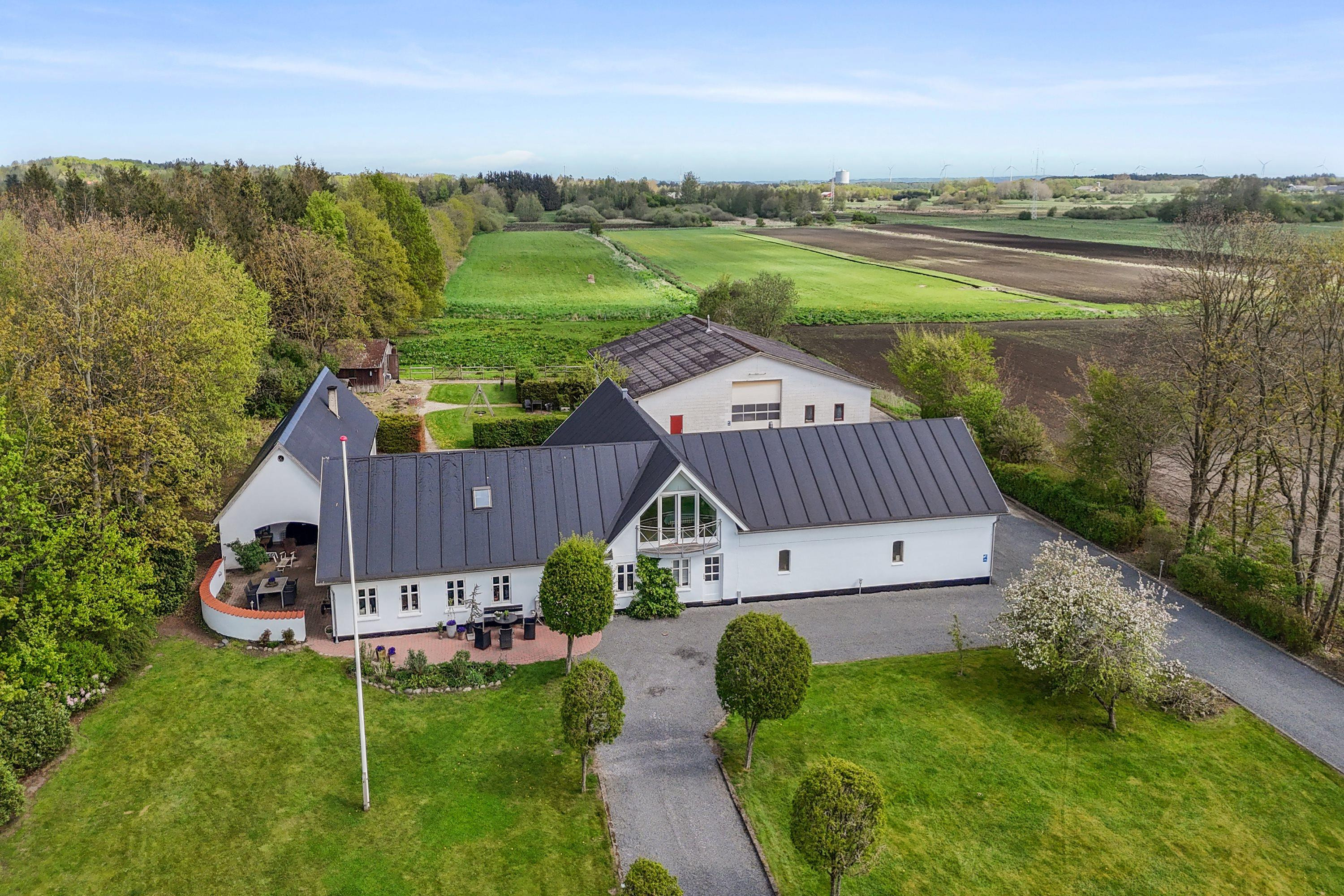 Unik ejendom med masser af muligheder og 4,3 ha jord