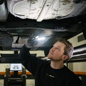 Farvergårdens Autoservice Aalborg forklarer vigtigheden af regelmæssige serviceeftersyn