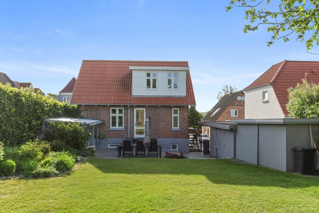Mæglerhuset annoncerer ny pris på charmerende villa i Nørresundby