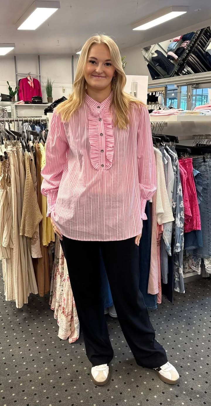 Rosengreen tilbyder nu flot bluse fra Marta til halv pris