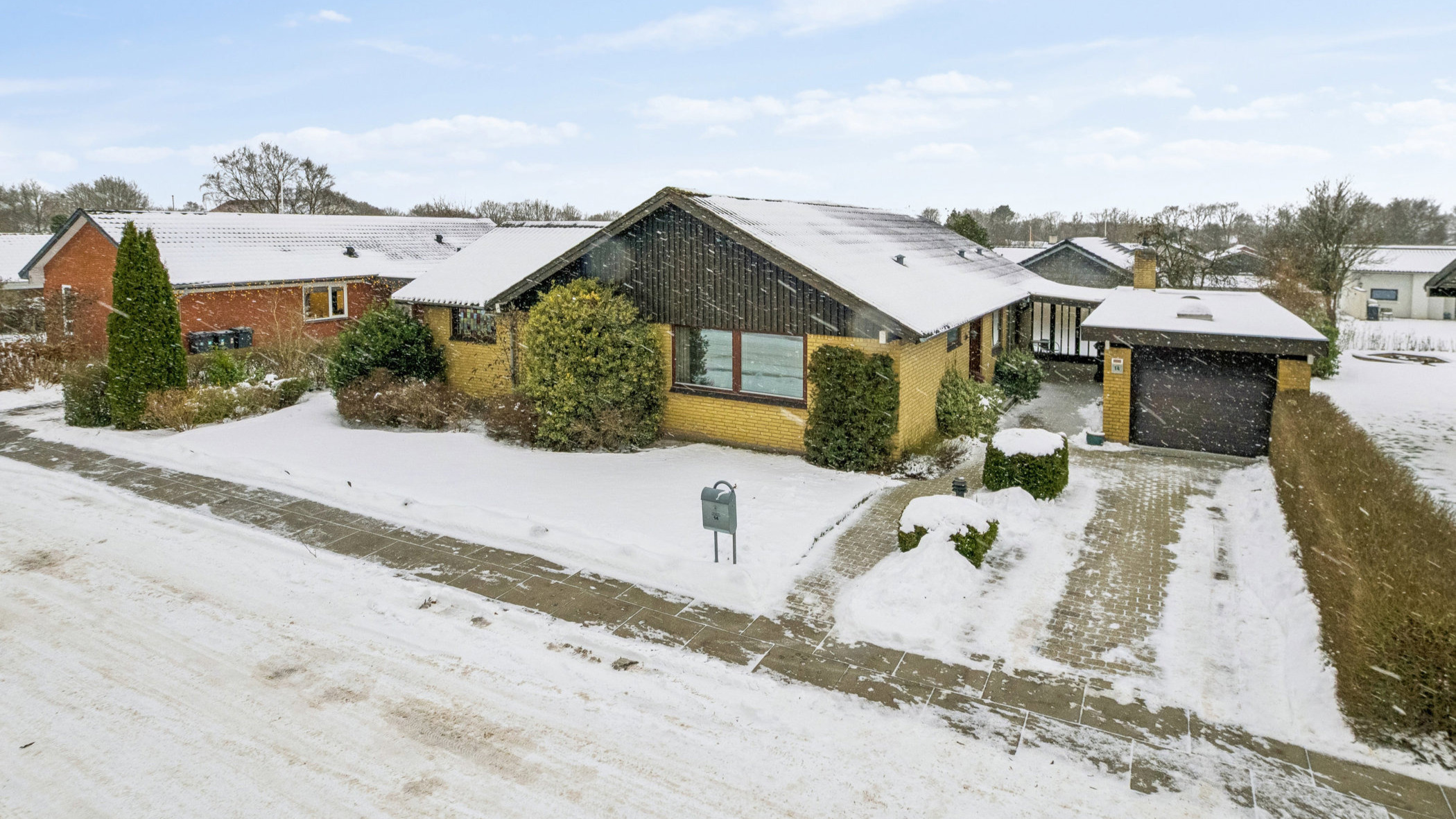 Udforsk en velindrettet villa med potentiale i roligt kvarter i Resen