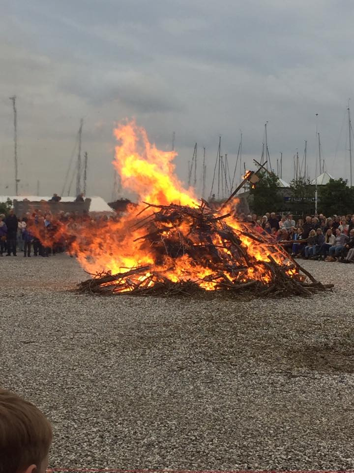 Sankthansaften i Grenaa med grillhygge