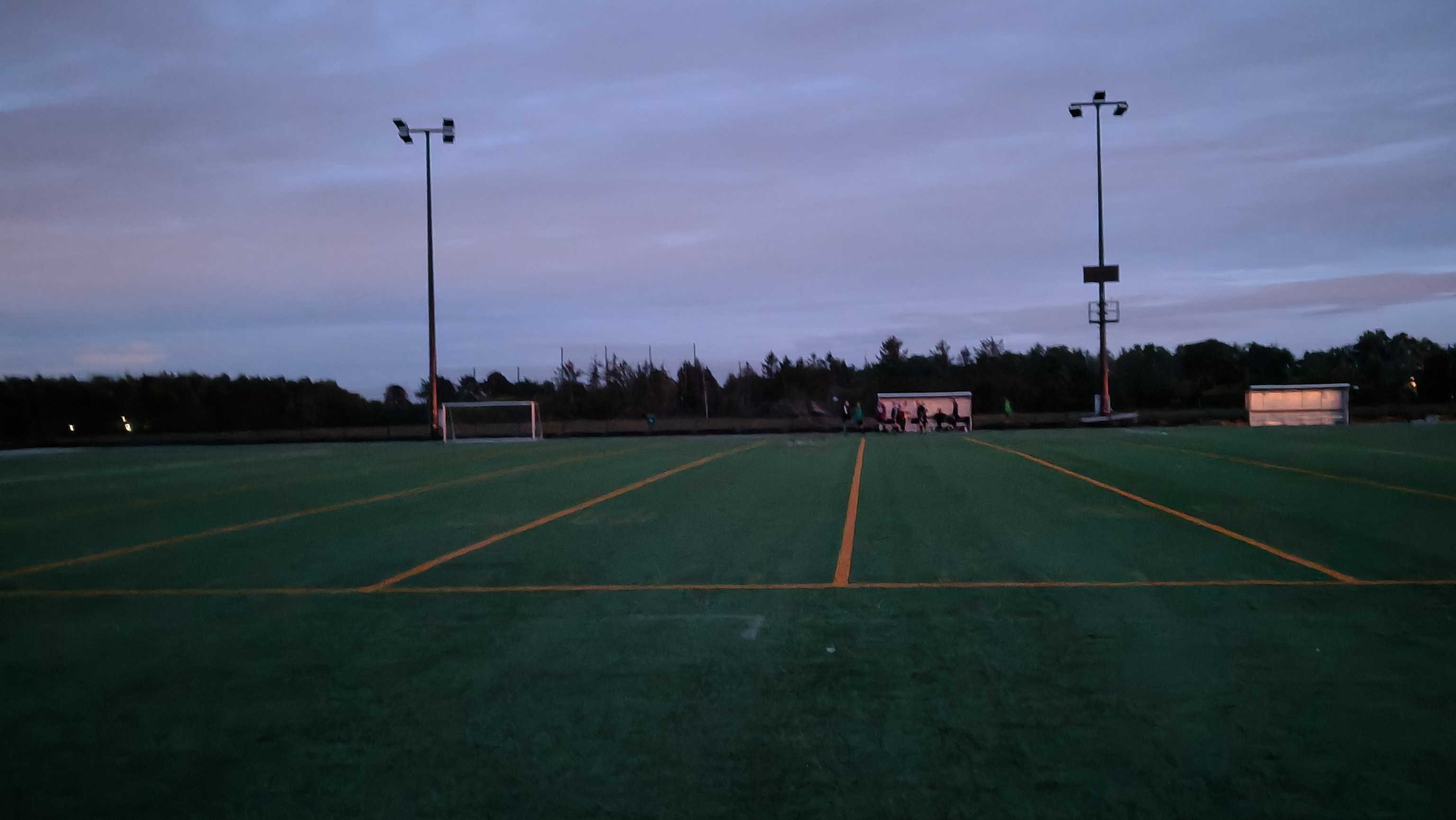 Rørbæk FC overmandet af Ølstykke FC trods udfordringer og solid indsats af målmanden