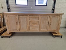 Hovelind Møbler tilbyder afhentningstilbud på skænk og tv-bord fra Provence-serien